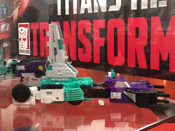 Cybertron Con 2016   Titans Return Sixshot Detailed Display Photos  17 (17 of 27)